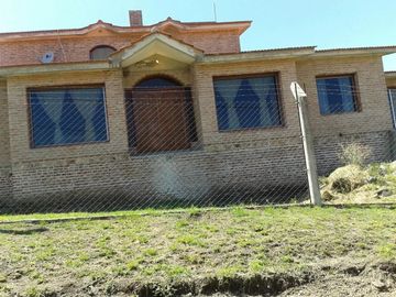 Casa en venta - 3 Dormitorios 2 Baños - Cocheras - 1.200Mts2 - Tanti, Córdoba