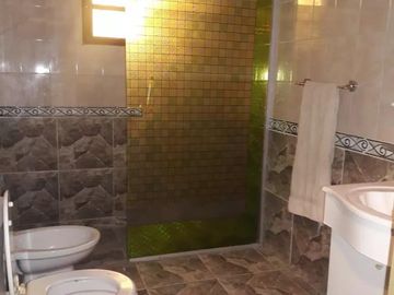 Casa en venta - 3 Dormitorios 2 Baños - Cocheras - 1.200Mts2 - Tanti, Córdoba