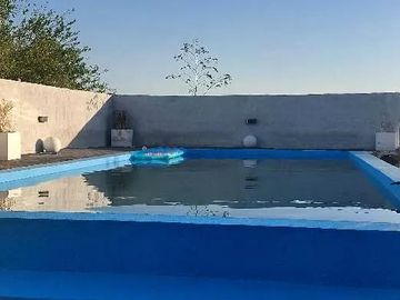 Casa en venta - 3 Dormitorios 2 Baños - Cocheras - 1.200Mts2 - Tanti, Córdoba
