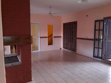 Casa en venta - 3 Dormitorios 2 Baños - Cocheras - 1.200Mts2 - Tanti, Córdoba