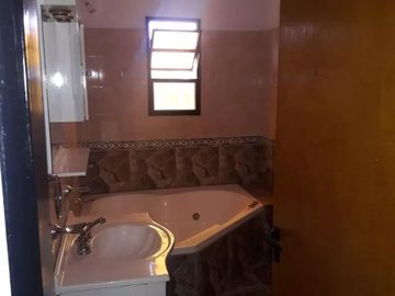 Casa en venta - 3 Dormitorios 2 Baños - Cocheras - 1.200Mts2 - Tanti, Córdoba