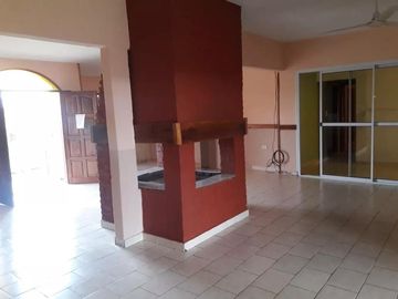 Casa en venta - 3 Dormitorios 2 Baños - Cocheras - 1.200Mts2 - Tanti, Córdoba