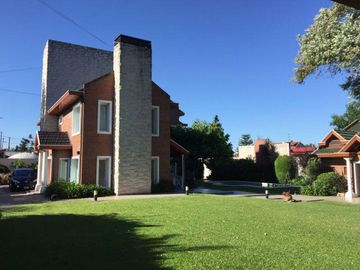 Casa 6 ambientes en venta en Florencio Varela