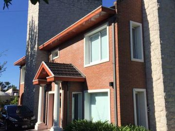 Casa 6 ambientes en venta en Florencio Varela