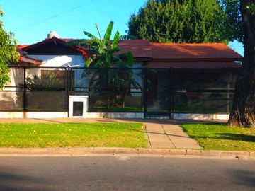 Casa - Ciudad Jardin Del Palomar-venta-lote 800 mts-piscina -patio -quincho -garage- pileta-patio