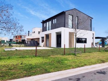 Venta Casa Sustentable en Puertos - Barrio Araucaria