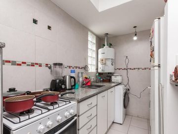Departamento  de 2 ambientes con cochera en Remedios De Escalada