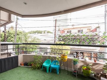 Departamento  de 2 ambientes con cochera en Remedios De Escalada