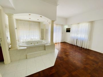 Casa - Martinez-pileta-quincho-Venta-5 ambientes-ascensor-garage-cochera-parque