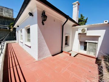 Casa - Martinez-pileta-quincho-Venta-5 ambientes-ascensor-garage-cochera-parque