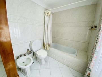 Casa - Martinez-pileta-quincho-Venta-5 ambientes-ascensor-garage-cochera-parque