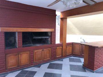 Casa - Martinez-pileta-quincho-Venta-5 ambientes-ascensor-garage-cochera-parque