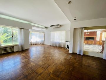 Casa - Martinez-pileta-quincho-Venta-5 ambientes-ascensor-garage-cochera-parque