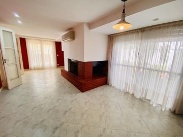 Casa - Martinez-pileta-quincho-Venta-5 ambientes-ascensor-garage-cochera-parque