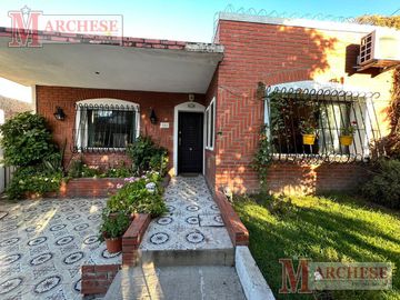 Casa 4 ambientes en venta en Castelar