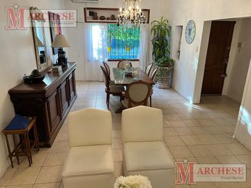 Casa 4 ambientes en venta en Castelar