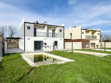 Casa 2 dormitorios con jardin y pileta. A Estrenar. Financiacion  en pesos.