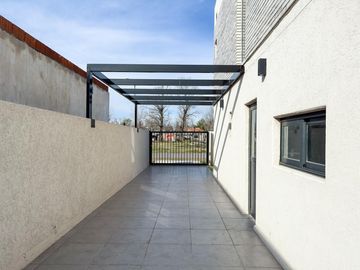 Casa 2 dormitorios con jardin y pileta. A Estrenar. Financiacion  en pesos.