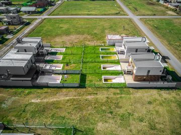 Casa 2 dormitorios con jardin y pileta. A Estrenar. Financiacion  en pesos.