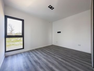 Casa 2 dormitorios con jardin y pileta. A Estrenar. Financiacion  en pesos.