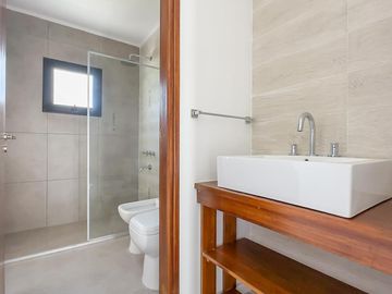 Casa 2 dormitorios con jardin y pileta. A Estrenar. Financiacion  en pesos.