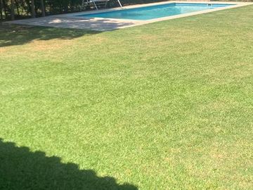 Casa en alquiler temporal desde octubre. No fracciona. 3 dormitorios, parrilla y piscina. Impecable.