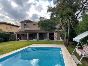 Casa en alquiler temporal desde octubre. No fracciona. 3 dormitorios, parrilla y piscina. Impecable.