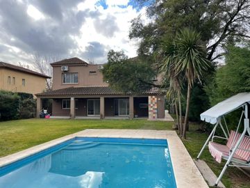 Casa en alquiler temporal desde octubre. No fracciona. 3 dormitorios, parrilla y piscina. Impecable.