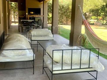 Casa en alquiler temporal desde octubre. No fracciona. 3 dormitorios, parrilla y piscina. Impecable.