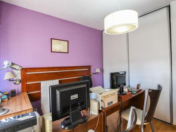 Casa en venta de 2 dormitorios mas comodín con cochera en Fisherton, Rosario. Permuta por Depto