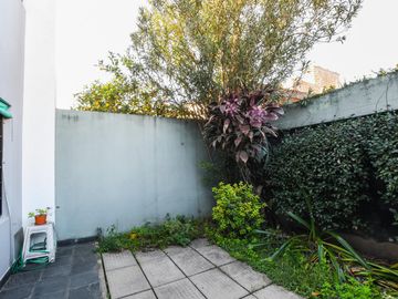 Casa en venta de 2 dormitorios mas comodín con cochera en Fisherton, Rosario. Permuta por Depto