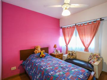 Casa en venta de 2 dormitorios mas comodín con cochera en Fisherton, Rosario. Permuta por Depto