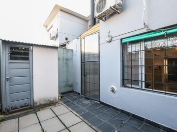 Casa en venta de 2 dormitorios mas comodín con cochera en Fisherton, Rosario. Permuta por Depto