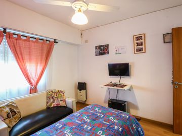 Casa en venta de 2 dormitorios mas comodín con cochera en Fisherton, Rosario. Permuta por Depto