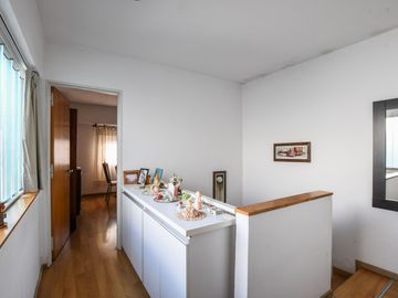 Casa en venta de 2 dormitorios mas comodín con cochera en Fisherton, Rosario. Permuta por Depto