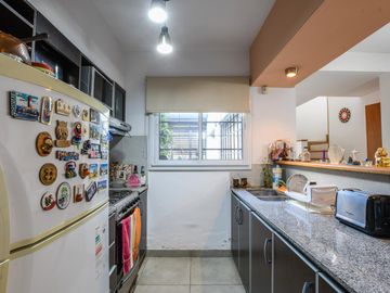 Casa en venta de 2 dormitorios mas comodín con cochera en Fisherton, Rosario. Permuta por Depto
