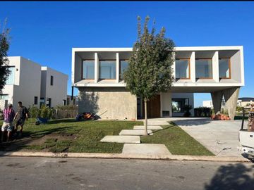 Casa en venta en Barrio Virazon al lago, Nordelta, Tigre