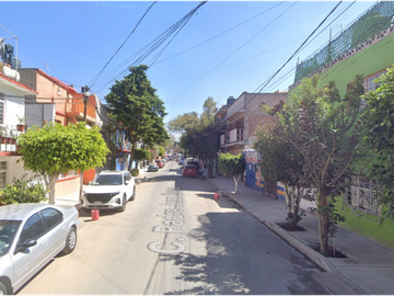 VENDO CASA EN VASCO DE QUIROGA, GUSTAVO A. MADERO JUNTO A PLAZA ORIENTE