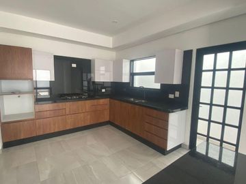 CASA EN VENTA EN CAMPIÑA CORDOVESA FRACC. SENDEROS TORREON COAH.