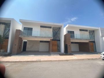 CASA EN VENTA EN CAMPIÑA CORDOVESA FRACC. SENDEROS TORREON COAH.