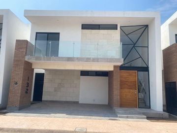 CASA EN VENTA EN CAMPIÑA CORDOVESA FRACC. SENDEROS TORREON COAH.