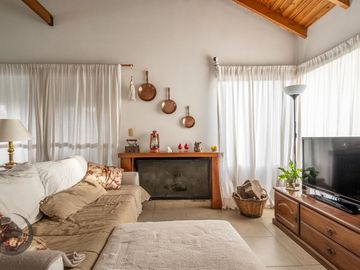 Casa en Barrio privado digna de ver luminosa, pileta, cocheras, 3dorm 5amb 2baños toilette lavadero