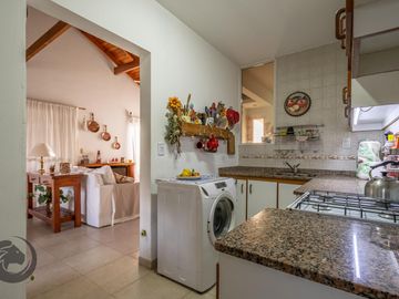 Casa en Barrio privado digna de ver luminosa, pileta, cocheras, 3dorm 5amb 2baños toilette lavadero