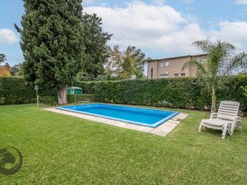 Casa en Barrio privado digna de ver luminosa, pileta, cocheras, 3dorm 5amb 2baños toilette lavadero