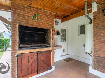 Casa en Barrio privado digna de ver luminosa, pileta, cocheras, 3dorm 5amb 2baños toilette lavadero