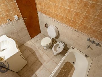 Casa en Barrio privado digna de ver luminosa, pileta, cocheras, 3dorm 5amb 2baños toilette lavadero