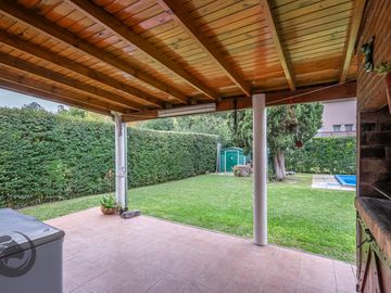 Casa en Barrio privado digna de ver luminosa, pileta, cocheras, 3dorm 5amb 2baños toilette lavadero