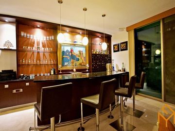Casas en Venta en Zotogrande gran jardin y acabados de lujo.