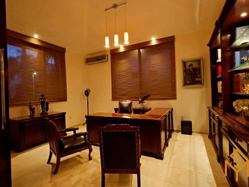 Casas en Venta en Zotogrande gran jardin y acabados de lujo.