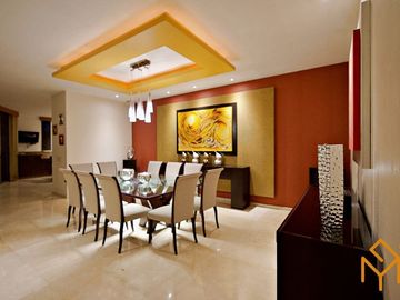Casas en Venta en Zotogrande gran jardin y acabados de lujo.